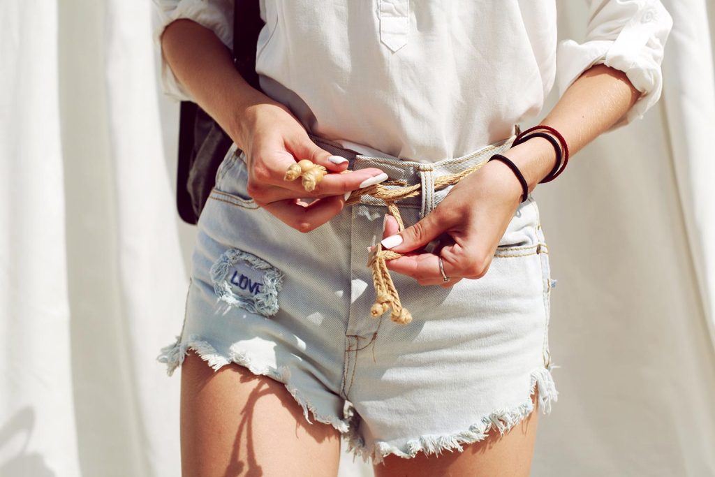 3 Stylish Ways to Wear Denim Shorts This Summer F23 1024x683